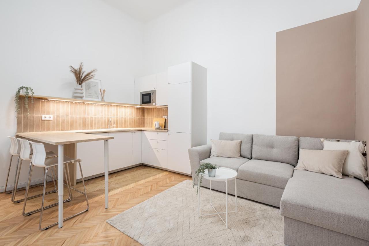 K10 - Kazinczy Street Heritage Suite - Best Location By Bqa Budapest Exterior photo
