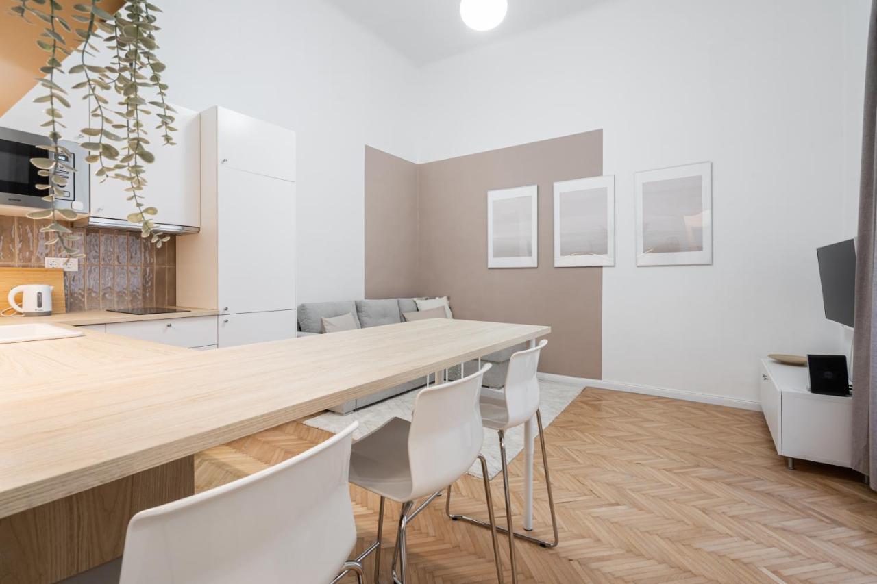 K10 - Kazinczy Street Heritage Suite - Best Location By Bqa Budapest Exterior photo